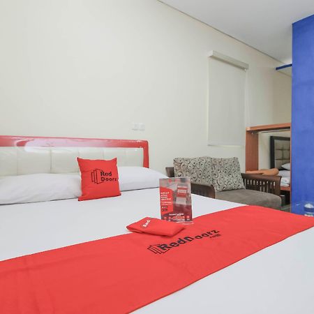 Reddoorz Plus @ Jalan Pemuda Jakarta Ngoại thất bức ảnh