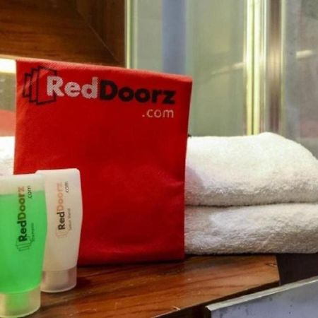 Reddoorz Plus @ Jalan Pemuda Jakarta Ngoại thất bức ảnh
