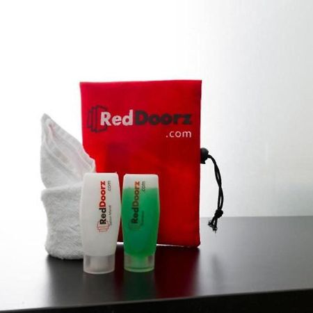 Reddoorz Plus @ Jalan Pemuda Jakarta Ngoại thất bức ảnh