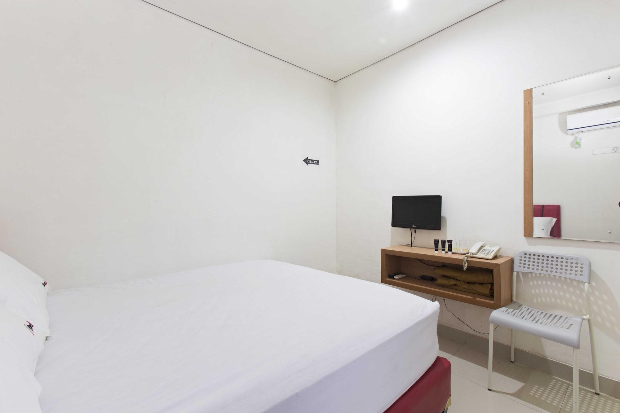 Reddoorz Plus @ Jalan Pemuda Jakarta Ngoại thất bức ảnh