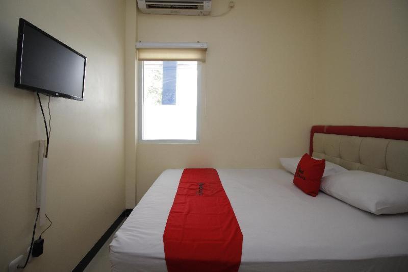 Reddoorz Plus @ Jalan Pemuda Jakarta Phòng bức ảnh