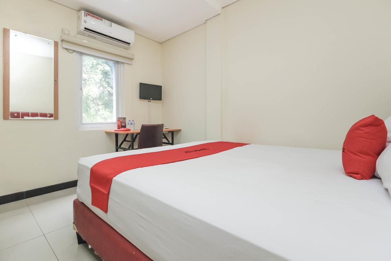 Reddoorz Plus @ Jalan Pemuda Jakarta Ngoại thất bức ảnh