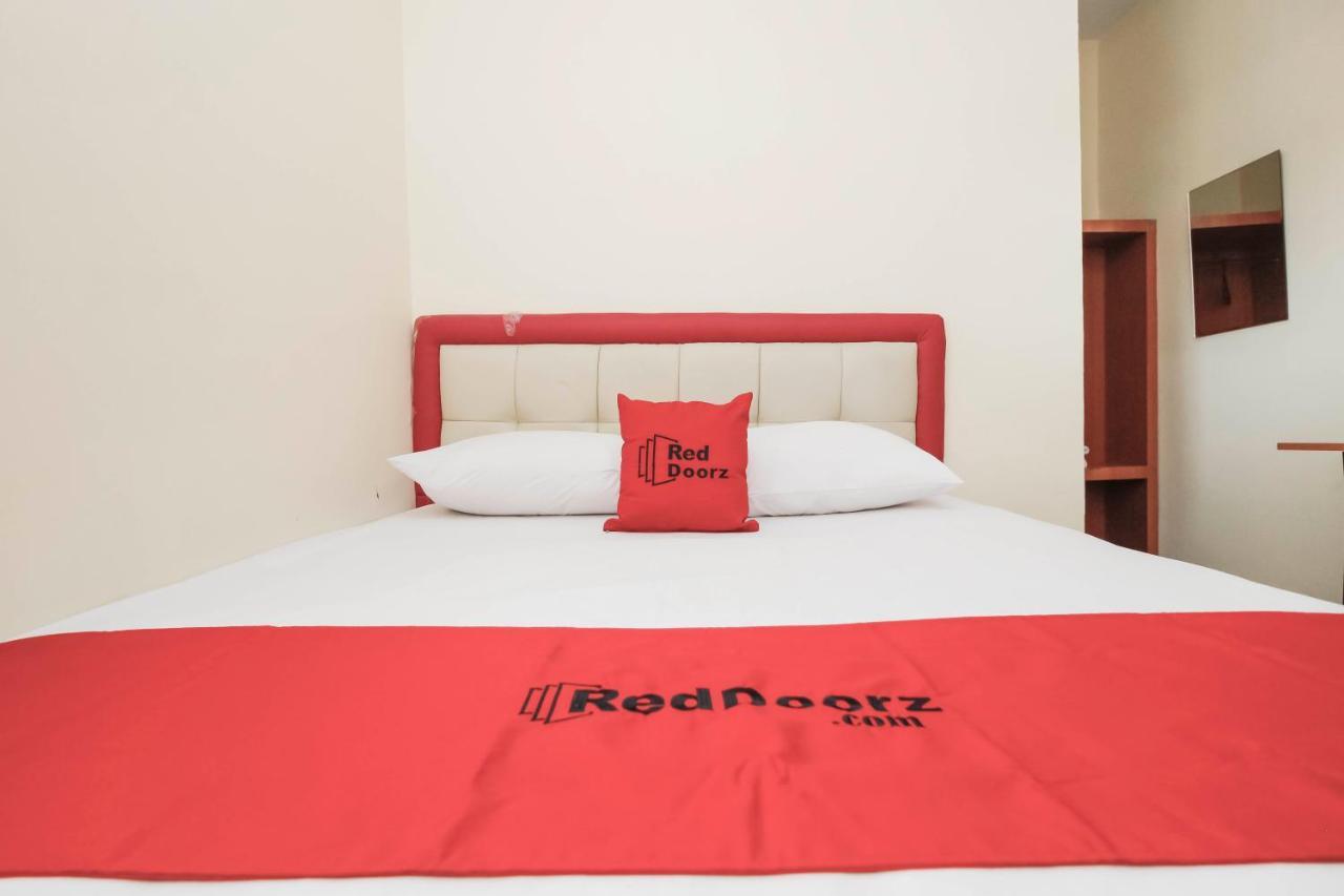Reddoorz Plus @ Jalan Pemuda Jakarta Ngoại thất bức ảnh