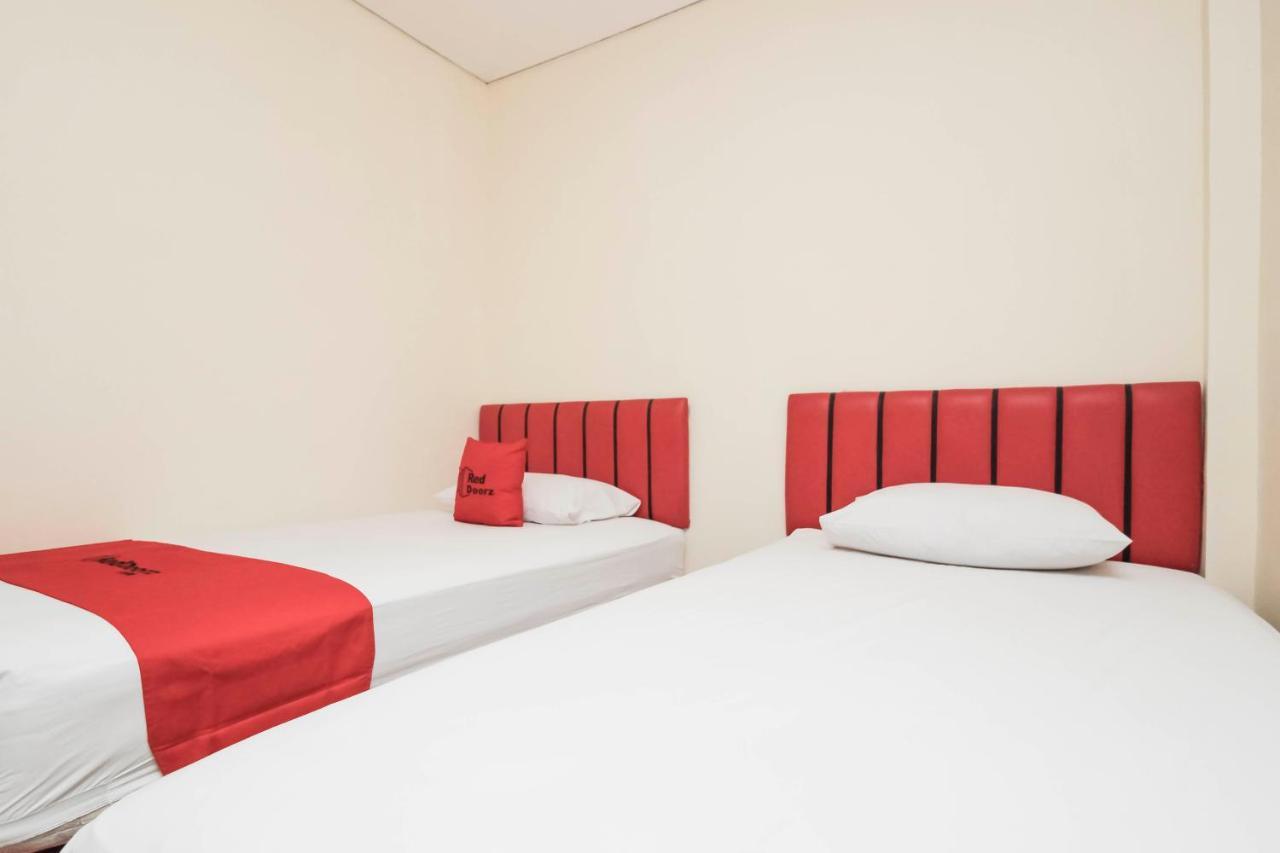 Reddoorz Plus @ Jalan Pemuda Jakarta Ngoại thất bức ảnh